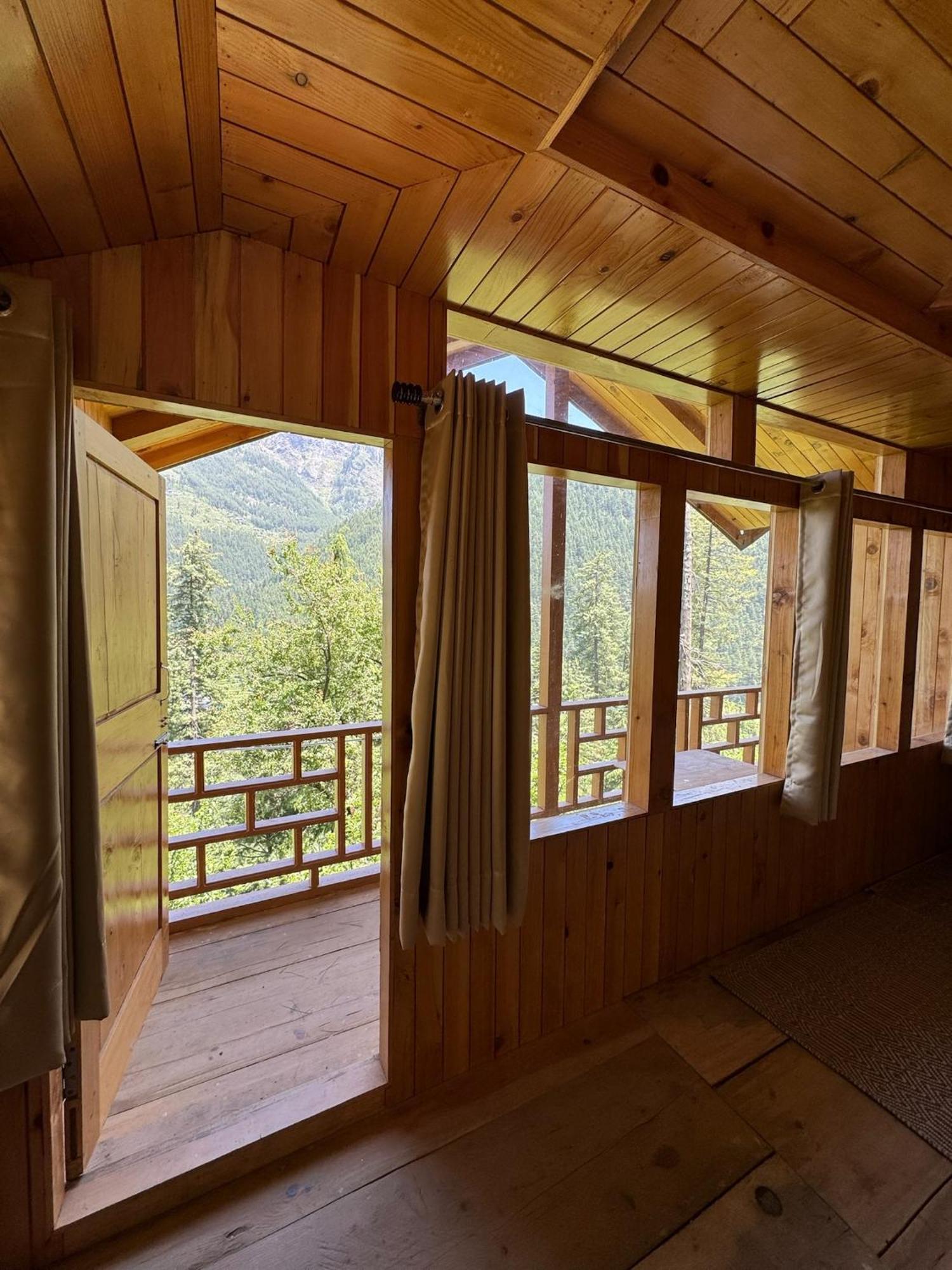 Avasaa Cafe And Homestay Jibhi